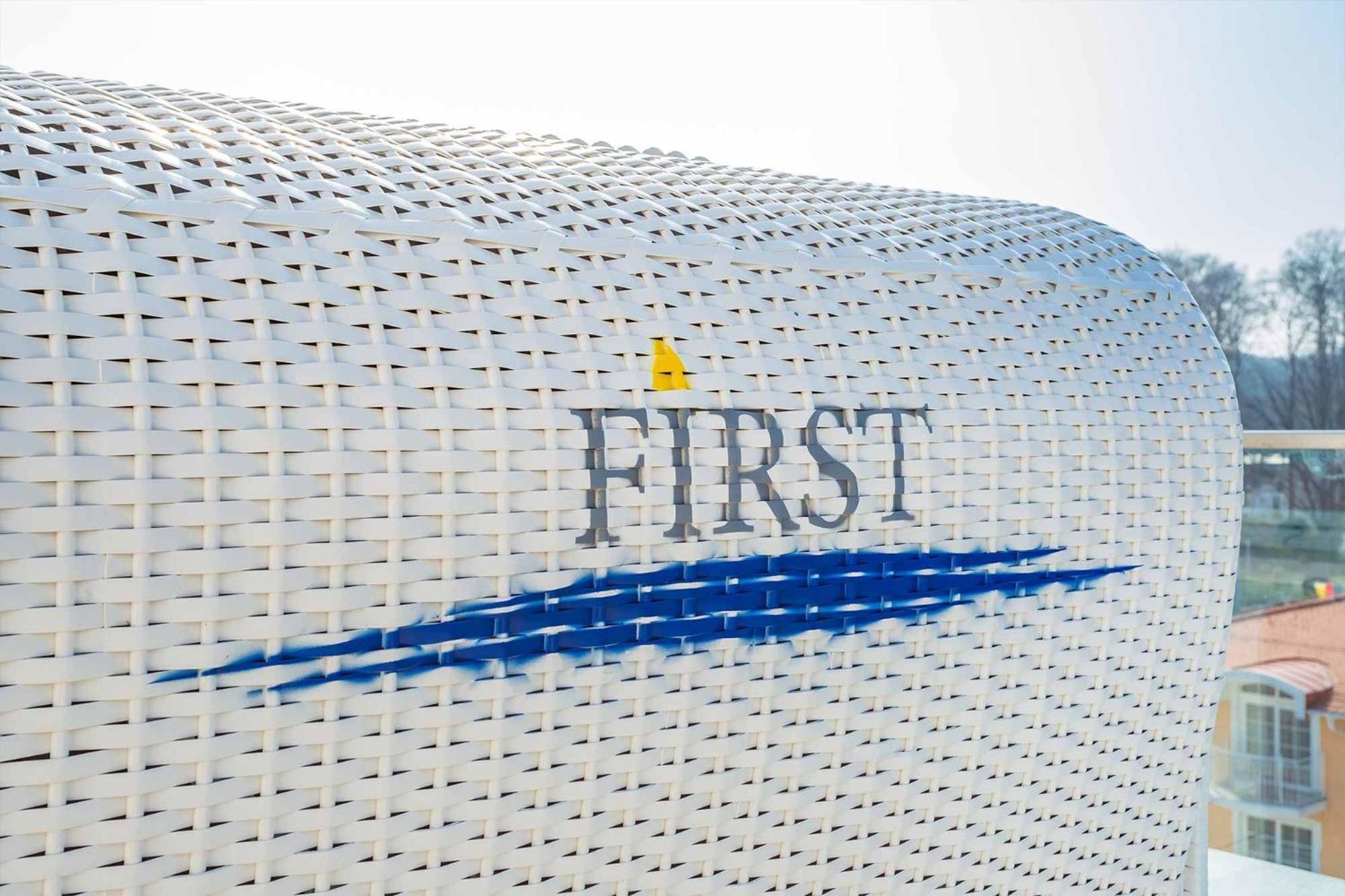 First White Pearl Lejlighed Sellin  Eksteriør billede